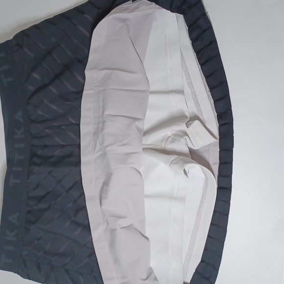 ✨3/$25✨Titika Black Skort - S - Picture 5 of 5